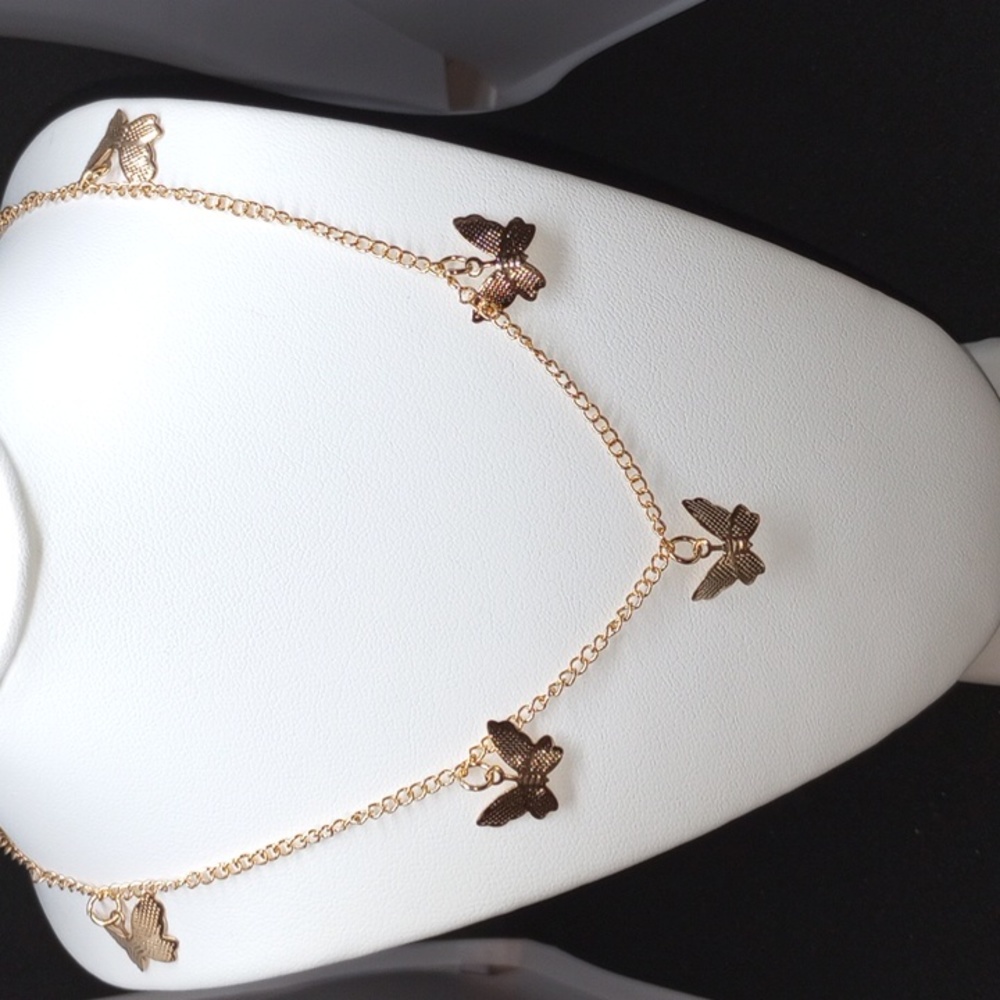 BEAUTIFUL😍SURROUNDED BY BUTTERFLIES 14KGF NECKLACE